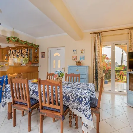 Sunset Family House, By Zantewize Case de vacanță *