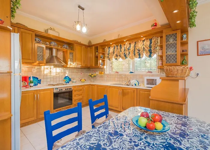 Sunset Family House, By Zantewize *