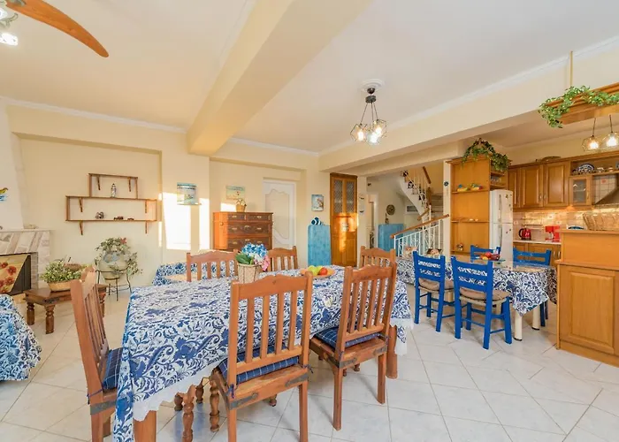 Case de vacanță Sunset Family House, By Zantewize *