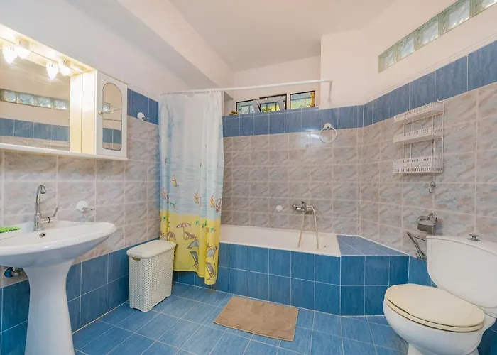 Sunset Family House, By Zantewize Kerí